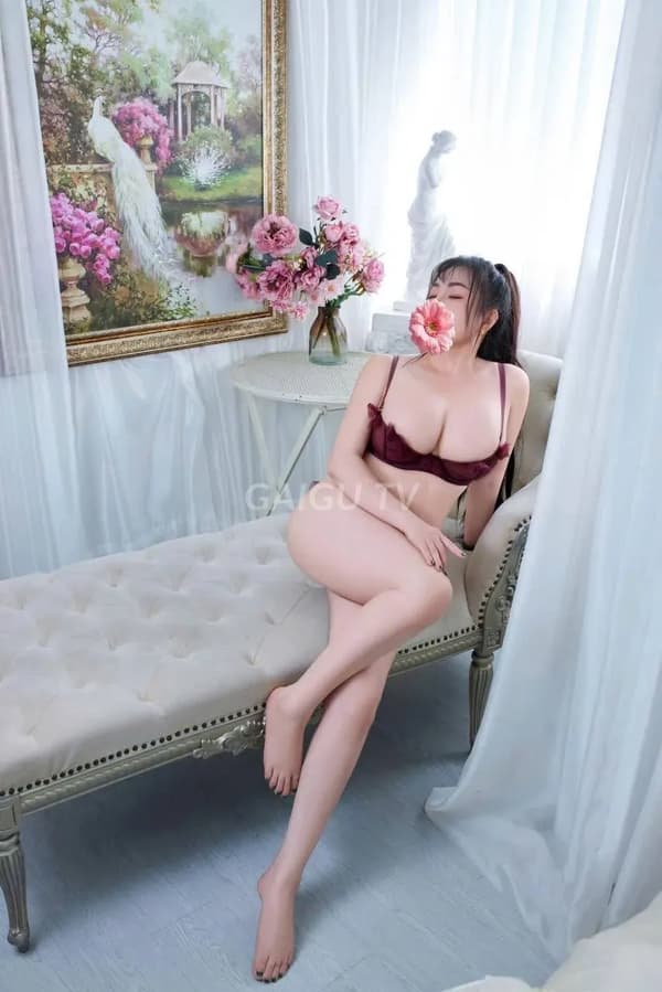 Tuyết Phương vú to tự nhiên phục vụ nhẹ nhàng chân chất 6