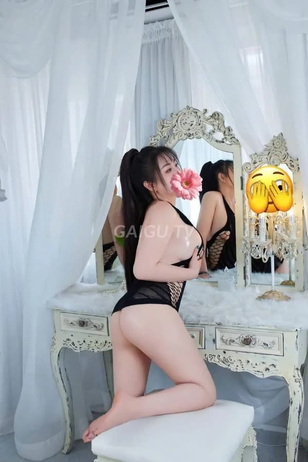 Tuyết Phương vú to tự nhiên phục vụ nhẹ nhàng chân chất 12