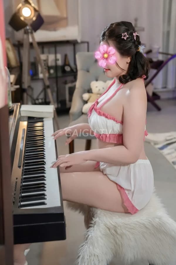 Ngọc Như chiều khách nhẹ nhàng như người yêu 2