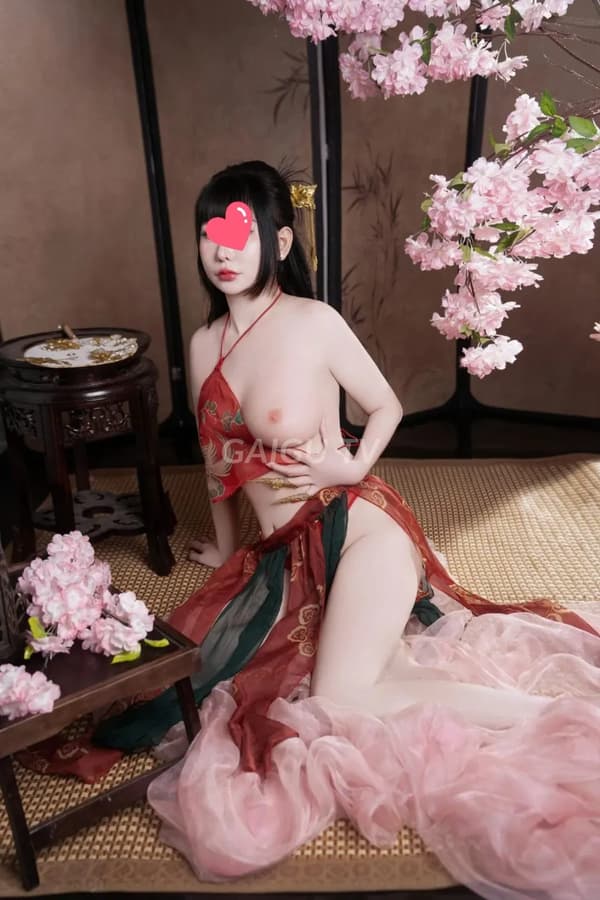 Nhung Tây ngoan hiền chiều chuộng như người yêu 4