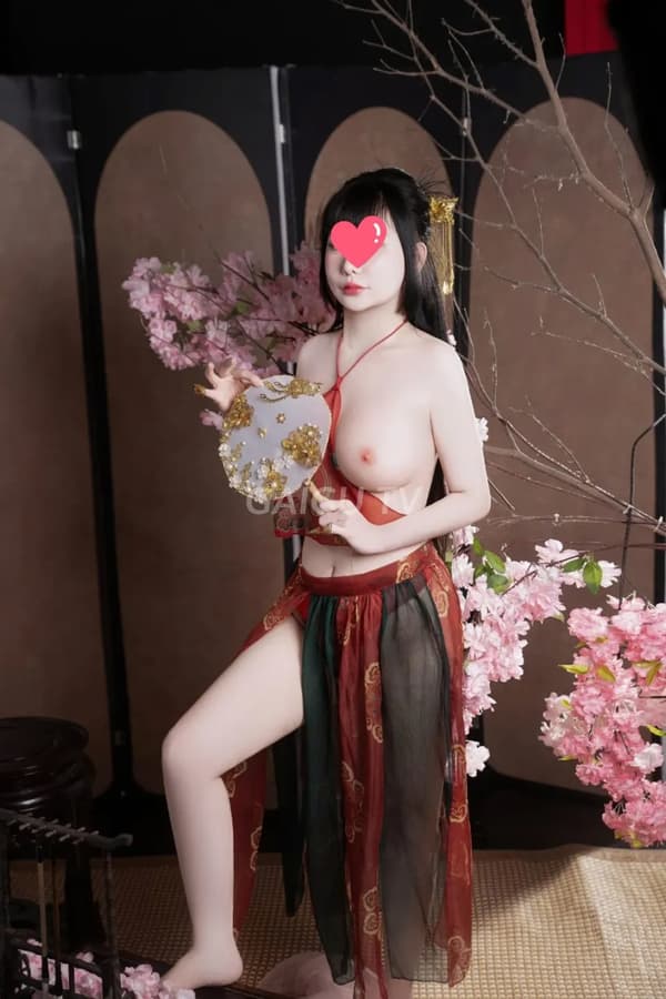 Nhung Tây ngoan hiền chiều chuộng như người yêu 3