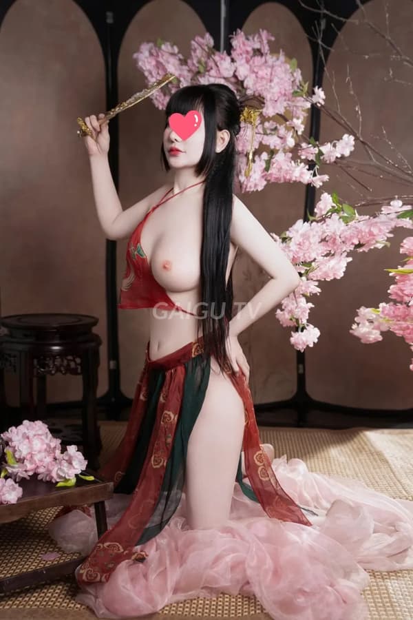 Nhung Tây ngoan hiền chiều chuộng như người yêu 5
