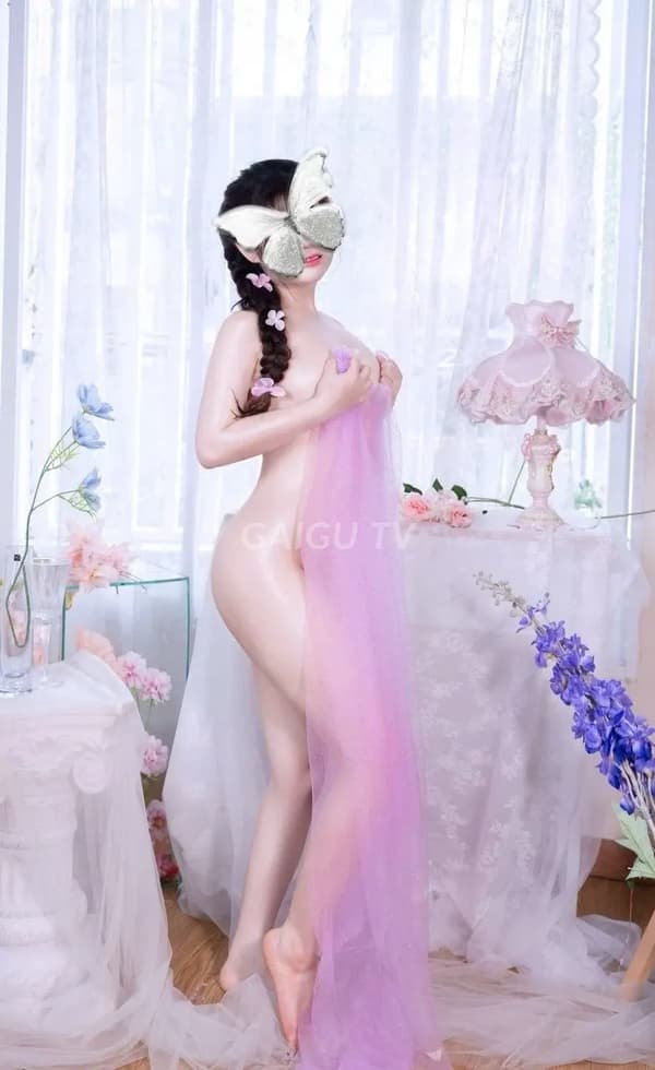 Dáng chuẩn vú to mông cong Linh Nhi 7