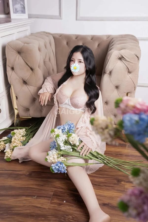 Rụp Huyền xinh múp ngoan ngoãn chiều khách hết mình 16