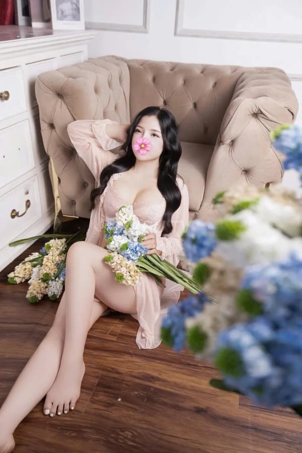 Rụp Huyền xinh múp ngoan ngoãn chiều khách hết mình 14