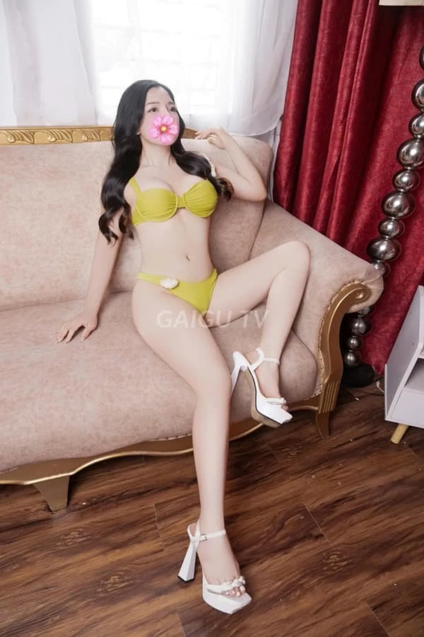 Rụp Huyền xinh múp ngoan ngoãn chiều khách hết mình 17