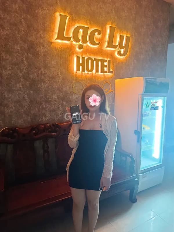Huyền My da trắng nhẹ nhàng như người yêu 12