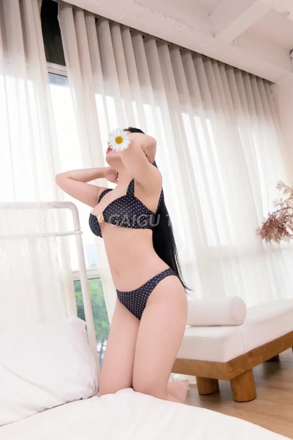 Quỳnh Hương xinh duyên dáng nhẹ nhàng chiều khách 4